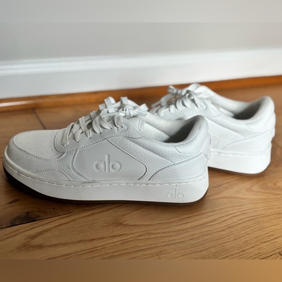 Alo Recovery Mode Sneaker in White - Picture 4 of 12